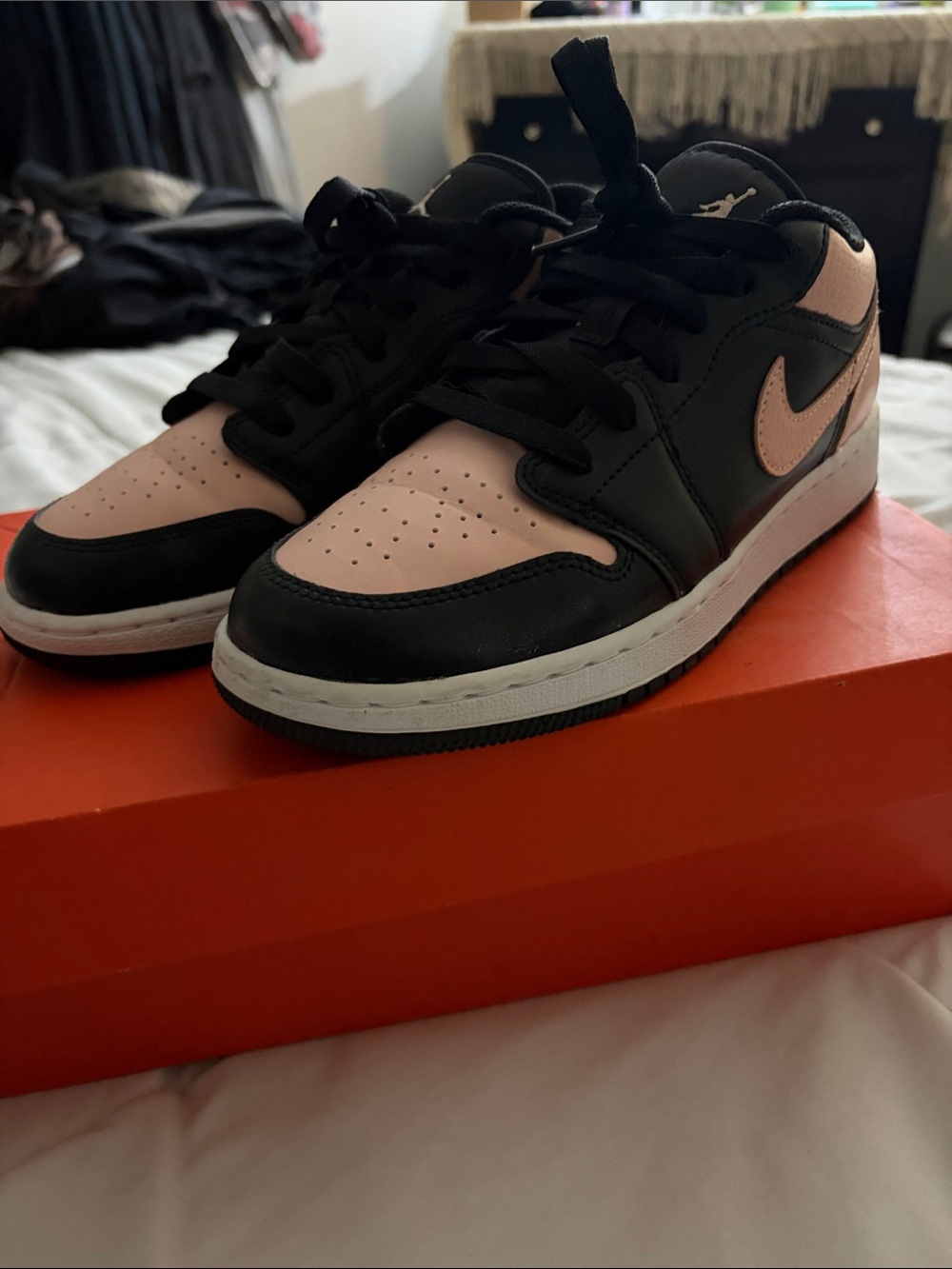 Nike Kids Black and Pink Low-Top Sneakers